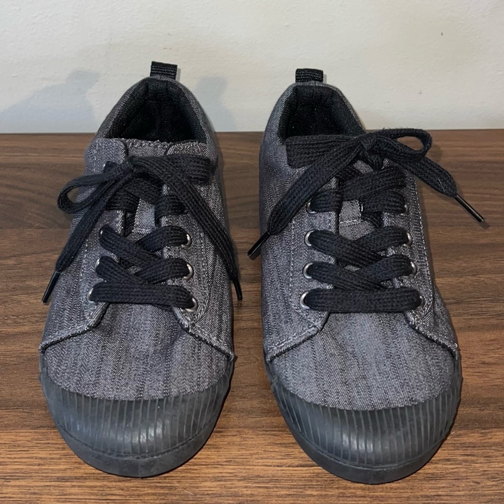 Cat & Jack Gray Canvas Black Laced Low Top Non Slip/Marking Unisex Sneaker Shoe - Picture 2 of 6